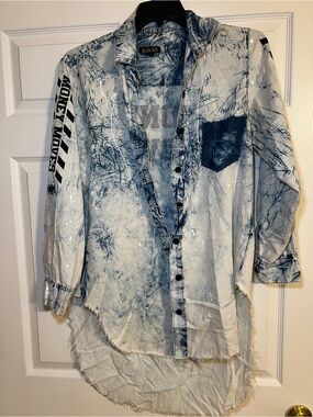 KROIX Women’s Distressed Acid-Wash Button-Up Shirt - Blue & White | Size: XL